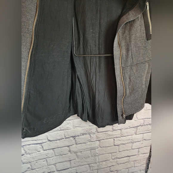 Cabi gray and black comtemporary and functional jacket Size Small - Picture 4 of 14